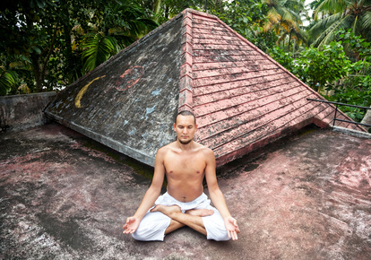 Im Rahmen eines Retreats widmet man sich mehrere Tage intensiv der Meditation.