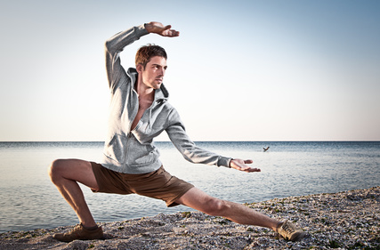 Tai Chi ist stilisierter, meditativer Kampf.
